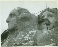 Mount_Rushmore construction 07.jpg